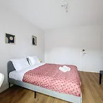 Neuf, 4 ,spacieux Tv-wifi Apartment *